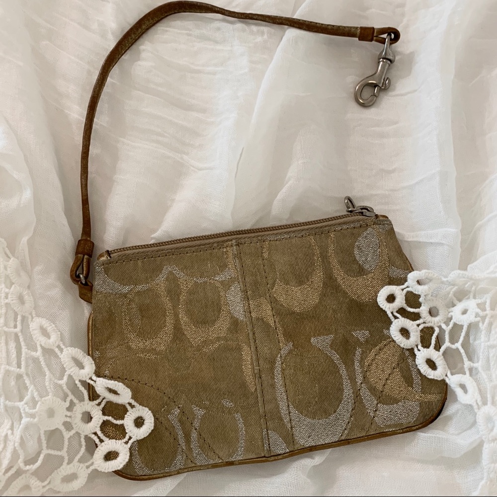 COACH GOLDEN TAN WRISTLET - Picture 3 of 15
